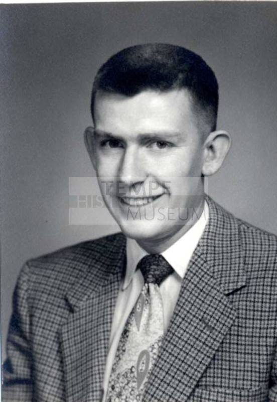 Portrait photo of William Raymond