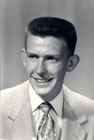 Portrait Photo of William Raymond