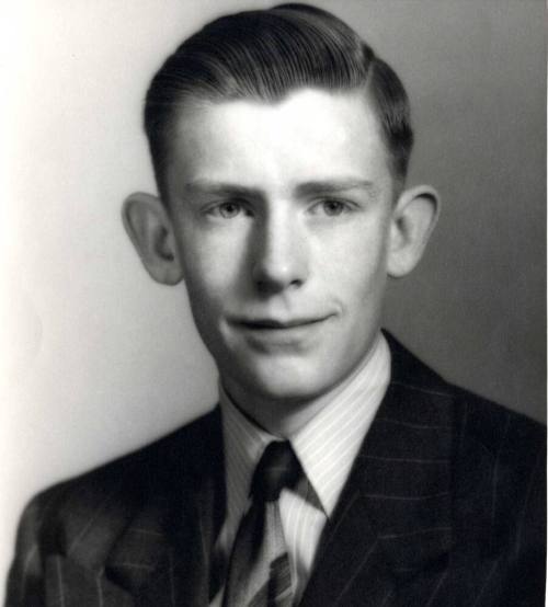 Portrait photo of William Raymond