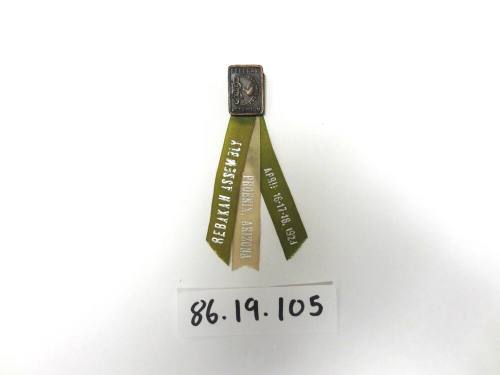 Small pin with three ribbons