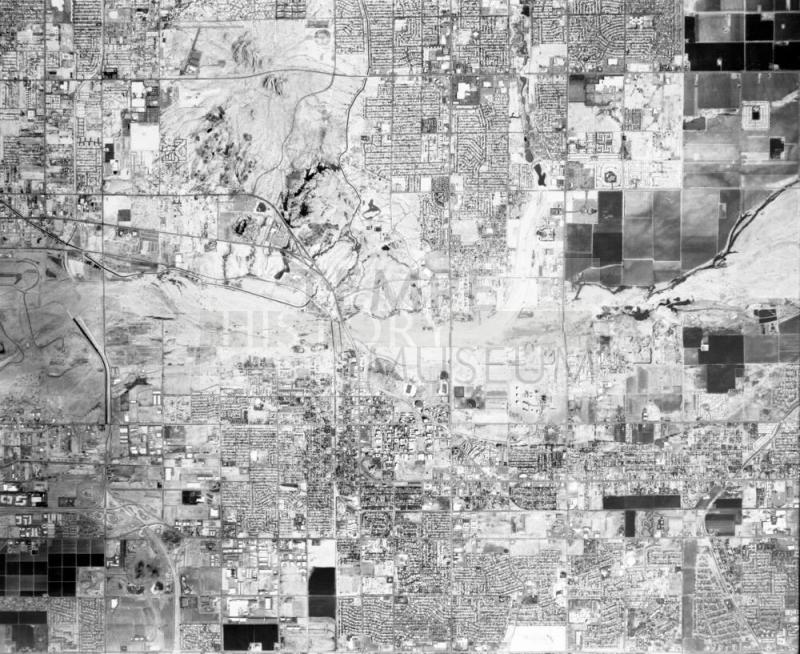 Aerial photograph of Tempe and the Salt River