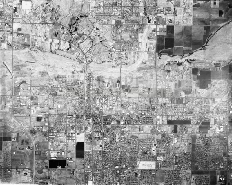 Aerial photograph of Tempe and the Salt River