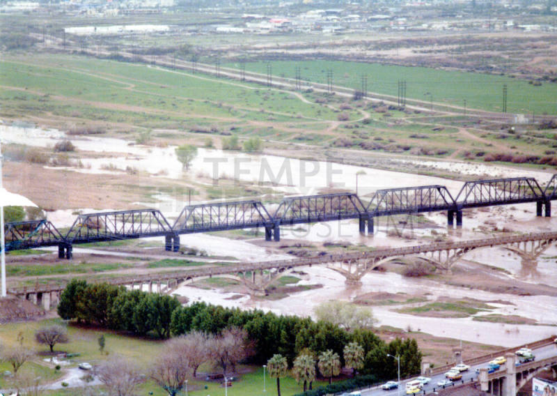 Salt River flood, Tempe Beach Park, Ash Avenue Bridge, Southern Pacific Bridge