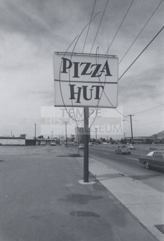 Pizza Hut - 955 East University Drive, Tempe, Arizona