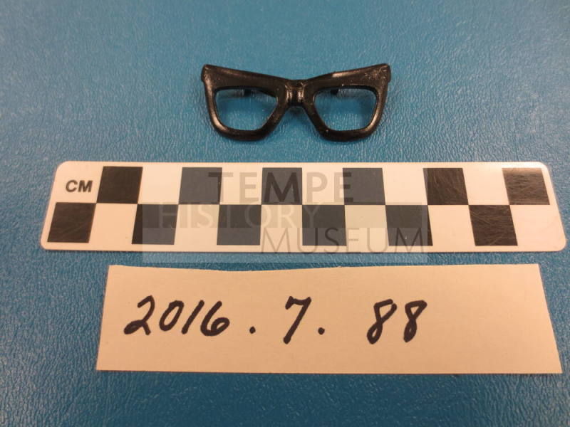Black Glasses Pin