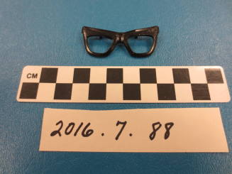 Black Glasses Pin