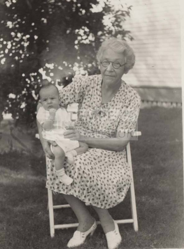 Georgia Hendrix and baby Jean Ann
