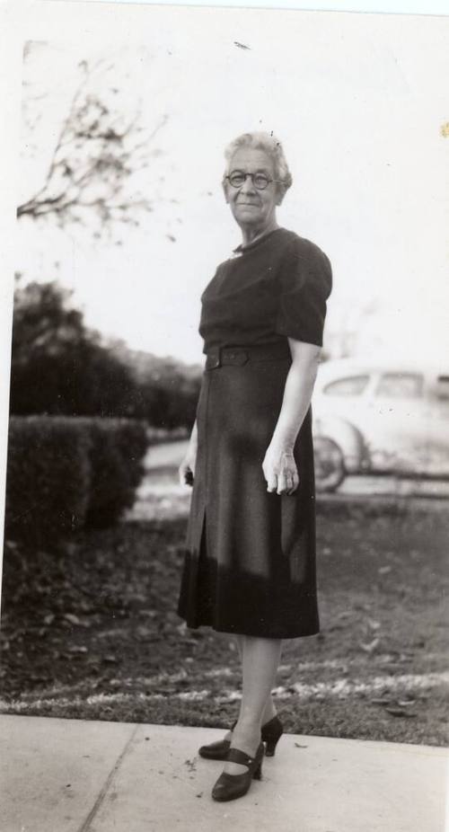 Georgia Hendrix Austin , 1942