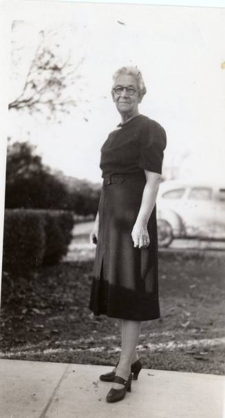 Georgia Hendrix Austin , 1942