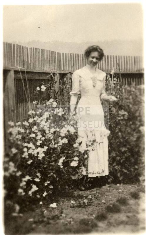 Bertrande Hendrix Death Announcement and Photo 1918