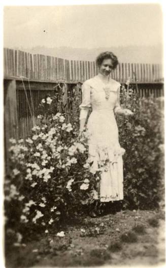 Bertrande Hendrix Death Announcement and Photo 1918
