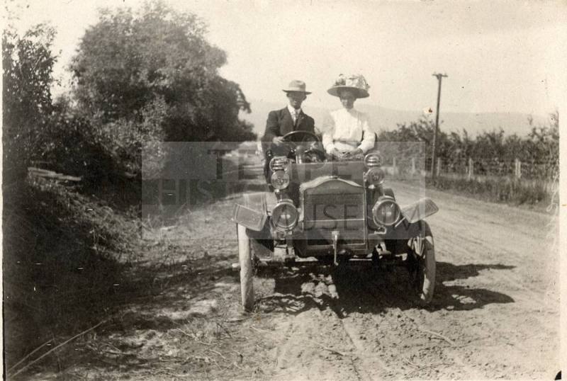 Jessamine Hendrix Gililland and Robert Gililland in early auto