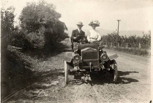 Jessamine Hendrix Gililland and Robert Gililland in early auto