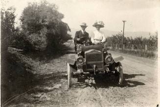 Jessamine Hendrix Gililland and Robert Gililland in early auto