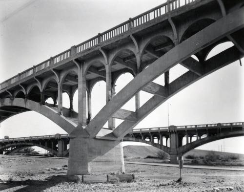 Ash Avenue Bridge Pier Hinges, Spandrel Arches, and Overhang Brackets
