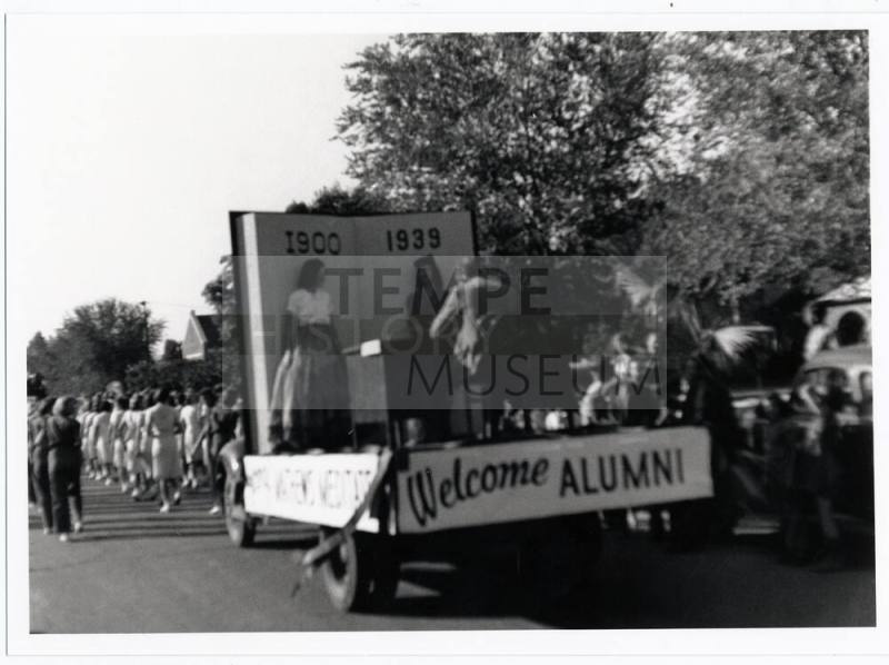 Alumni Parade Float 1900-1939