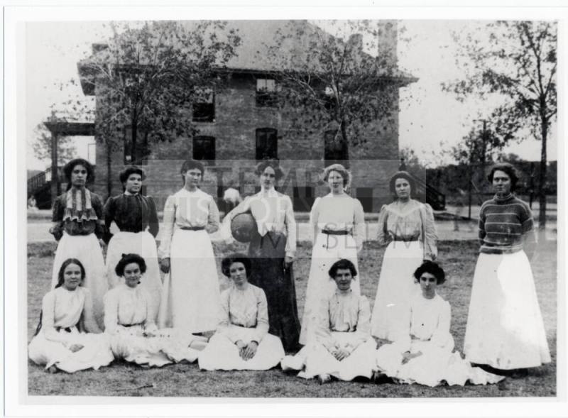 Women's Basketball Team 1903