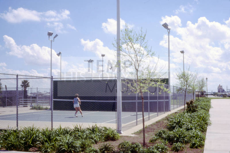 Tennis court at Kiwanis Park