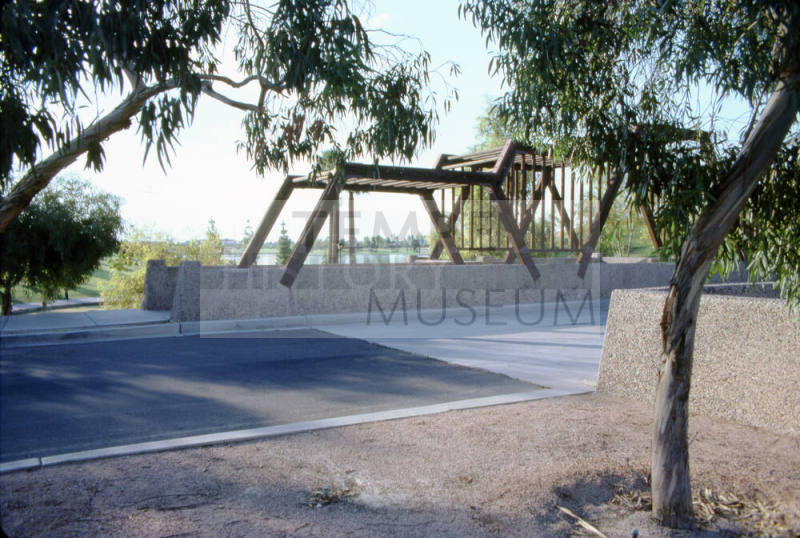 Kiwanis Park bridge and lake