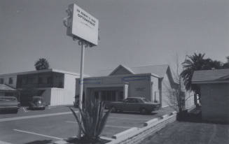 Dr. Robert G. Skok-Optometrist - 17 East 7th Street, Tempe, Arizona