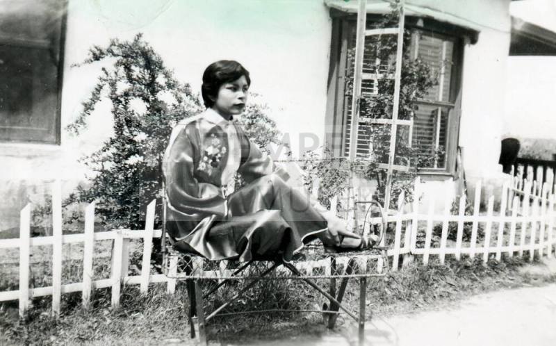 Marcie Gorman in Chinese Robe at Elias Rodriguez house