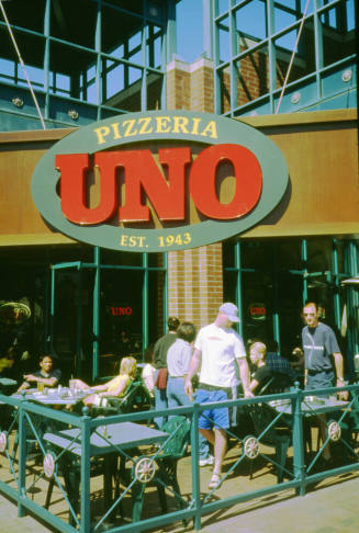 Pizzeria Uno - Centerpoint, 680 S. Mill Ave.