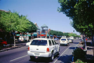 Pizzeria Uno - Centerpoint, 680 S. Mill Ave.