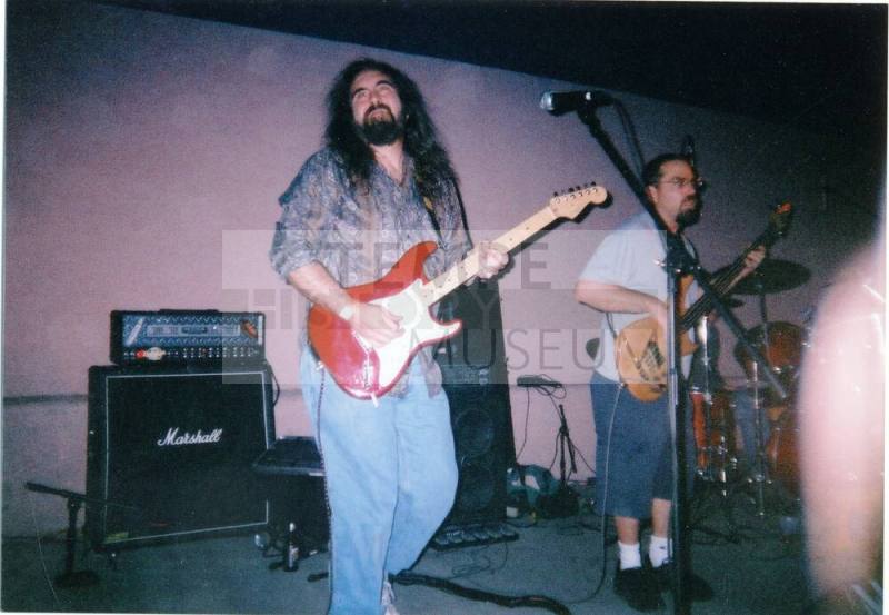 Mojo Farmers, Bill Baker and Dave Anderson, at Sail Inn