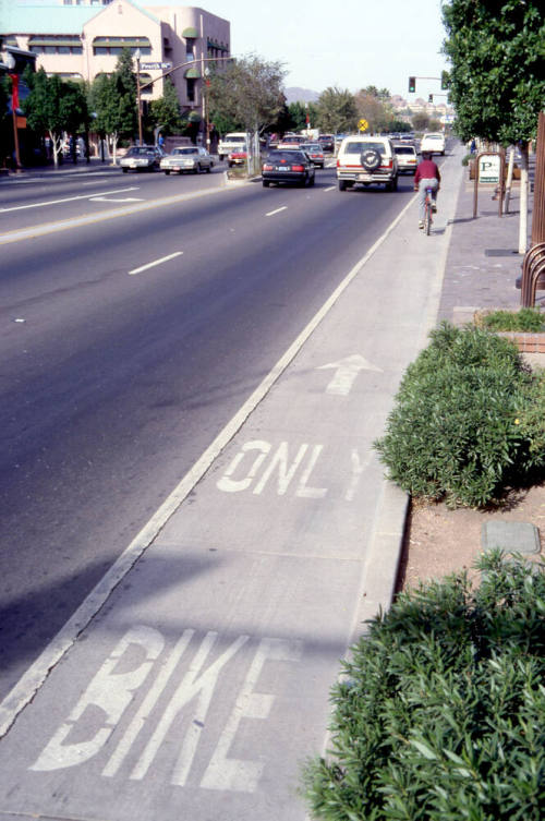 Mill Ave. Streetscape - bike lane
