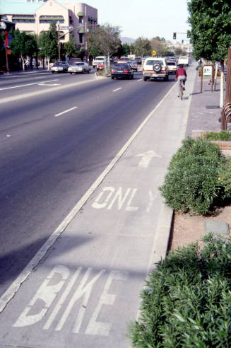 Mill Ave. Streetscape - bike lane