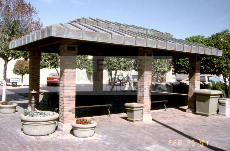 Mill Ave. Streetscape - covered bus stop