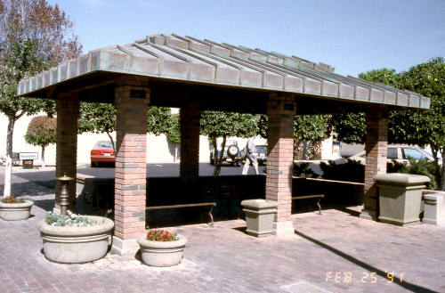 Mill Ave. Streetscape - covered bus stop