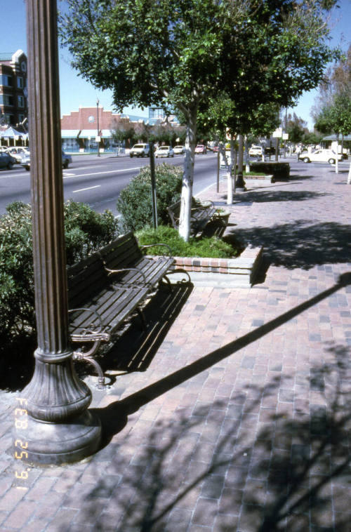 Mill Ave. Streetscape - bench seating