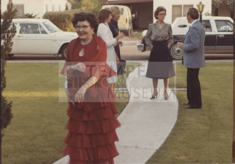 Arrivals at Howard Pyle's 80th Birthday