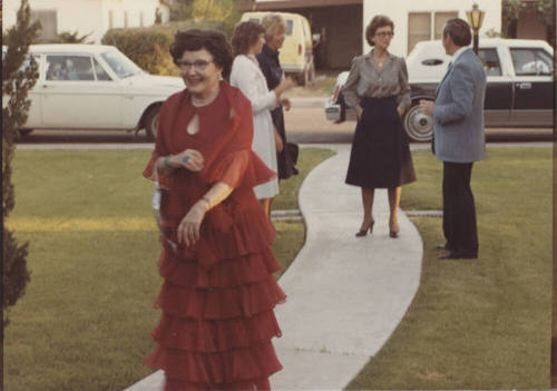 Arrivals at Howard Pyle's 80th Birthday