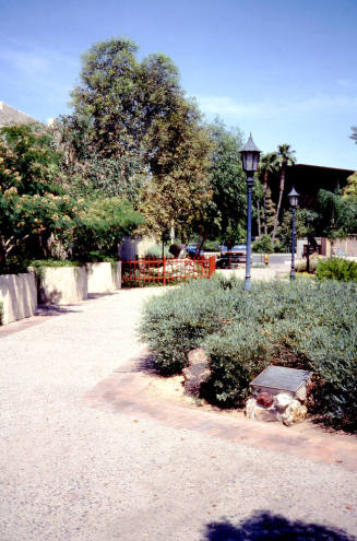 Plazita de Descanso, 511 S. Mill Ave.