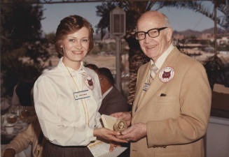 Howard Pyle Awards Medal to Linda Swain
