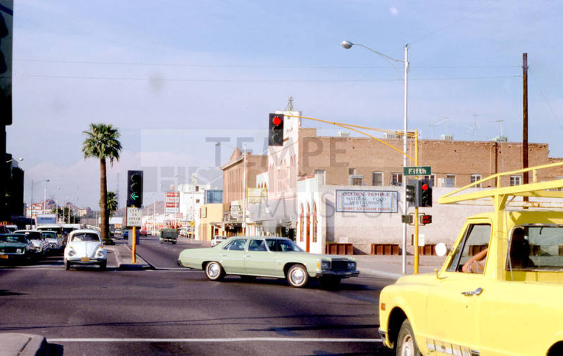 Mill Avenue Street Scene, 401 Block of S. Mill