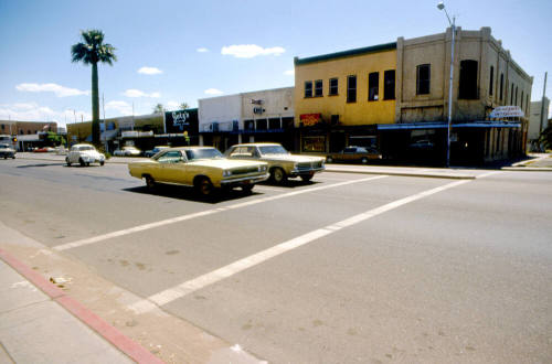 Street Scene, 500 Block S. Mill Avenue