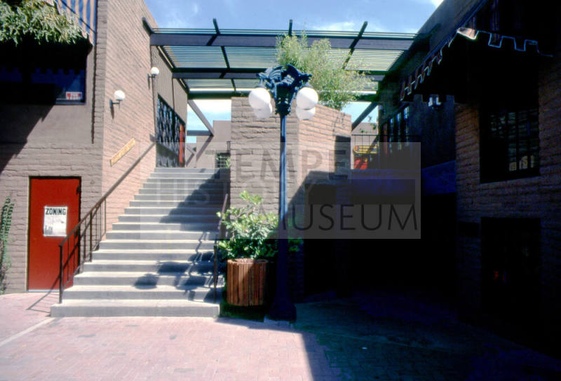 Courtyard Mill Avenue Shops, 604 S. Ash