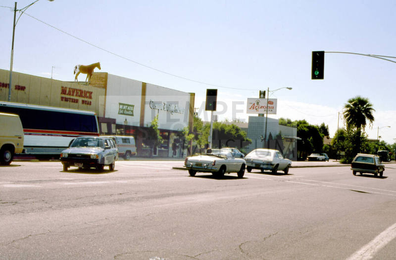 Street Scene, 501 Block S. Mill Ave.