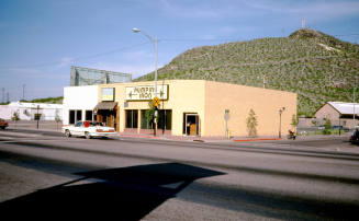 Street Scene, 301 Block S. Mill Ave.