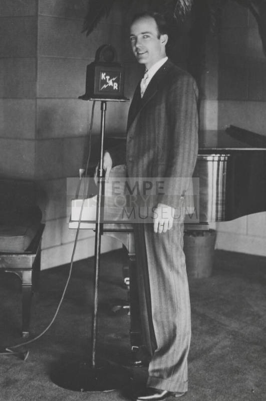 Howard Pyle with Ktar Microphone and Piano