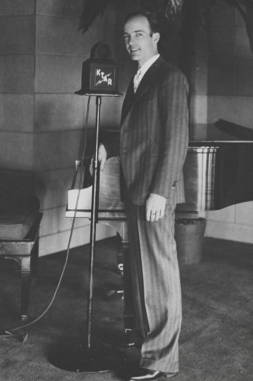 Howard Pyle with Ktar Microphone and Piano
