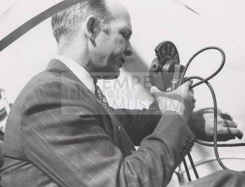 Howard Pyle with Ktar Hand Microphone