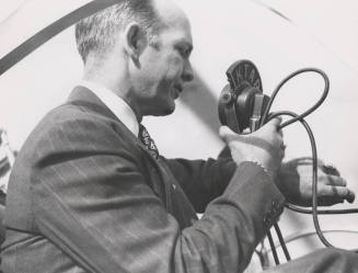 Howard Pyle with Ktar Hand Microphone