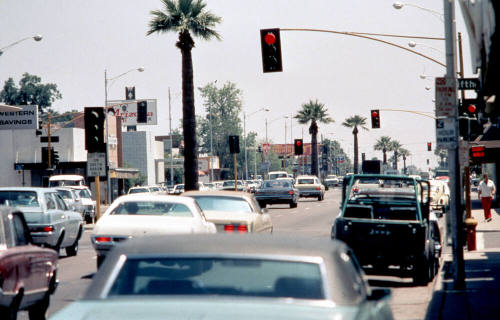 Street Scene, 500 Block S. Mill Ave.