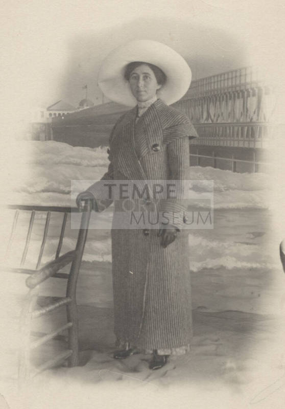 Portrait of Una Belle Decker