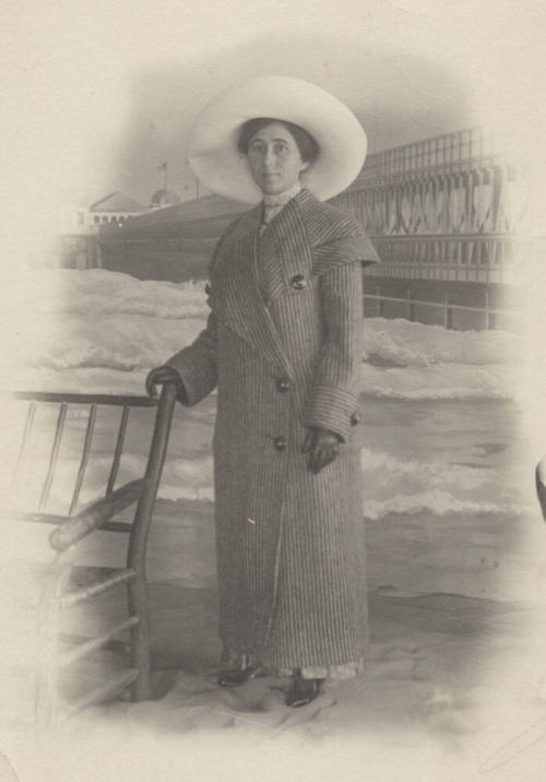 Portrait of Una Belle Decker