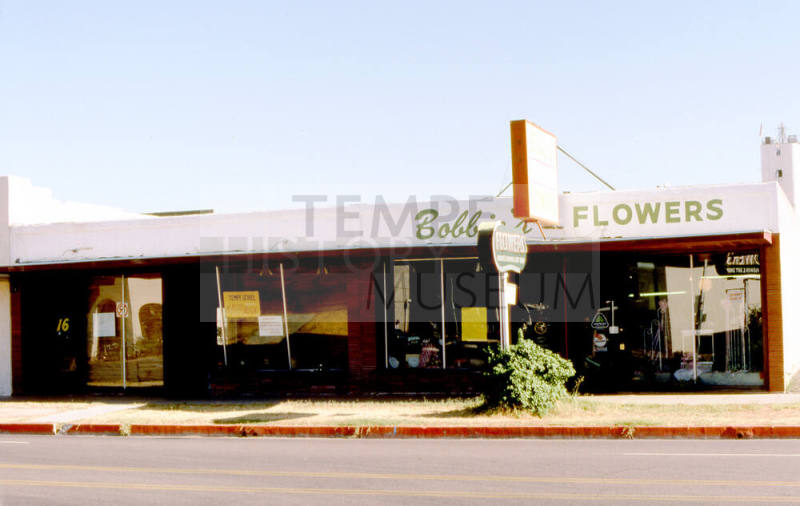 Bobbie's Flowers, 20 E. 5th St.